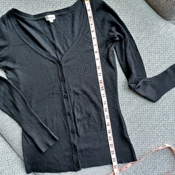Black button down vneck cardigan - Picture 8 of 8